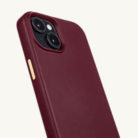 Selencia Rivièra Backcover mit MagSafe mit abnehmbaren Haken Apple iPhone 15 - Bold Burgundy