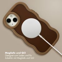 Selencia Wavy Backcover mit MagSafe Apple iPhone 14 / 13 - Mocha Brown