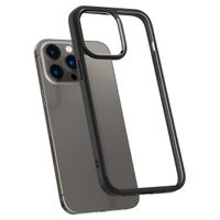 Spigen Ultra Hybrid™ Case MagSafe für das iPhone 14 Pro - Carbon Fiber