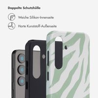 Selencia Vivid Tough Back Cover für das Samsung Galaxy S24 - Colorful Zebra Sage Green