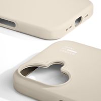 iDeal of Sweden Silikonhülle mit MagSafe Apple iPhone 16 - Cloud Dancer