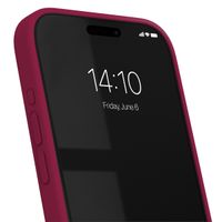 iDeal of Sweden Silikon Case für das iPhone 15 Pro - Cranberry