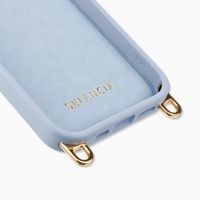 Selencia Rivièra Backcover mit MagSafe mit abnehmbaren Haken Apple iPhone 15 - Powder Blue