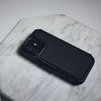 Decoded 2 in 1 Leather Klapphülle MagSafe Apple iPhone 17 Pro Max - Schwarz