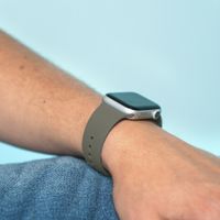 imoshion Silikonband für das  Fitbit Versa 4/ 3 / Sense (2) - Dunkelgrau