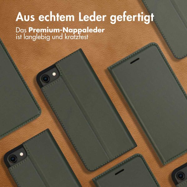 Accezz Premium Leather Slim Klapphülle Apple iPhone SE (2022 / 2020) / 8 / 7 / 6(s) - Grün