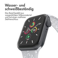 imoshion Sportarmband⁺ für die Apple Watch Series 1 bis 10 / SE / Ultra (2) (44/45/46/49 mm) - Größe M/L - Pure Platinum & White