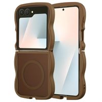 Selencia Wavy Backcover mit MagSafe Samsung Galaxy Z Flip 7 - Mocha Brown