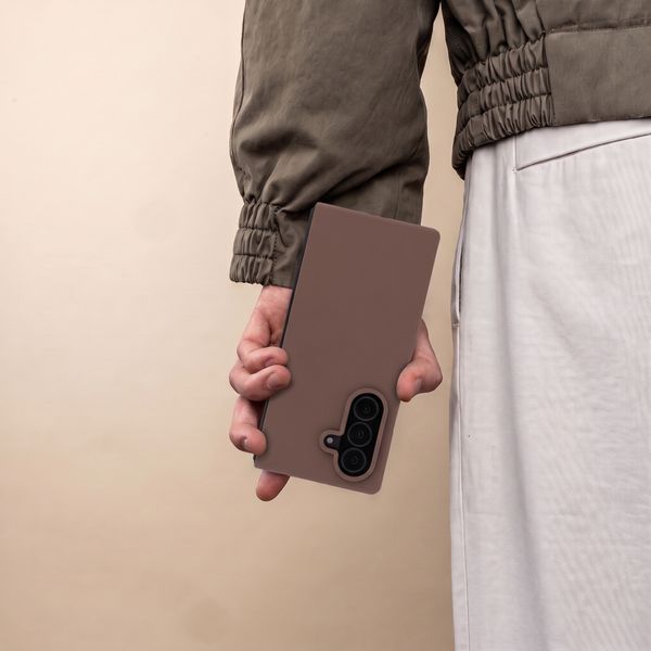 Accezz Liquid Silikoncase mit MagSafe Samsung Galaxy Z Fold 8 Ultra - New Tea Brown