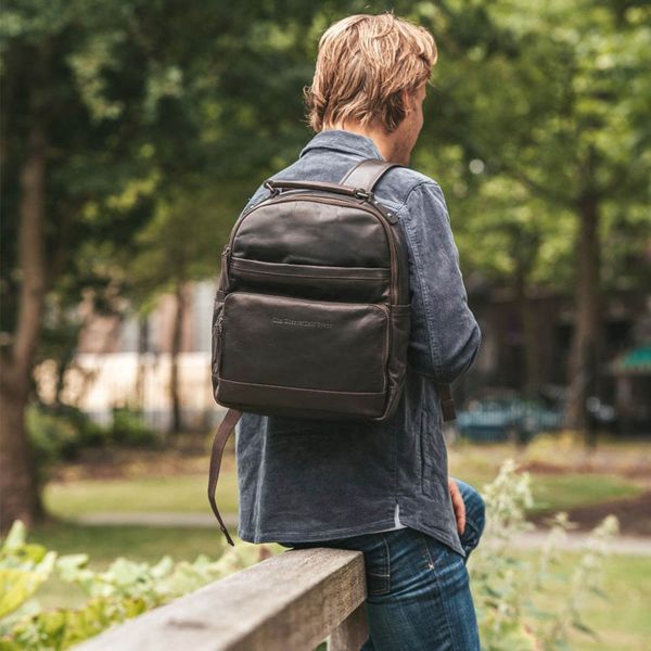 The Chesterfield Brand Austin Laptop Rucksack 14 Zoll - Echtes Leder - Dunkelbraun