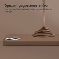 Accezz Liquid Silikoncase mit MagSafe für das Apple iPhone 16 - Light Brown