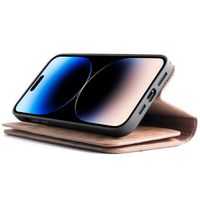 Wachikopa Multi Wallet Bookcase für das iPhone 14 Pro - Camel