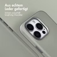 Accezz MagSafe Leather Backcover Apple iPhone 15 Pro - Light Grey
