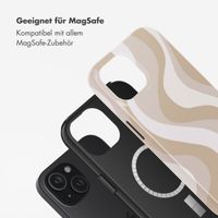 Selencia Vivid Tough Back Cover mit MagSafe für das iPhone 15 - Desert Waves Beige