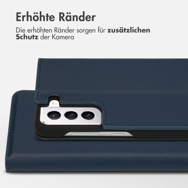 Accezz Premium Leather Slim Klapphülle für das Samsung Galaxy S21 FE - Dunkelblau