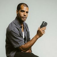 Nomad Modern Leather Folio Klapphülle Apple iPhone 16 Pro - Schwarz