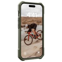 UAG Essential Armor MagSafe für das iPhone 15 Pro - Olive Drab