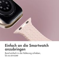 imoshion Geflochtenes Silikonarmband für die Apple Watch Series 1 bis 10 / SE / Ultra (2) (44/45/46/49 mm) - Rosa