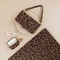 Selencia Sabi Klapphülle mit Leopardenmuster Samsung Galaxy A36 / A56 - Mocha Brown