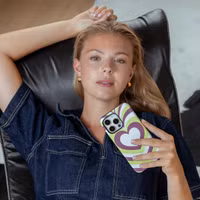 Selencia Vivid Rückabdeckung mit MagSafe Apple iPhone 15 Pro - Double Hearts Plum Fern