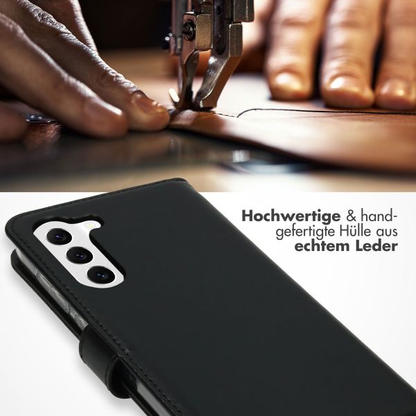 Selencia Echtleder Klapphülle Samsung Galaxy S23 - Schwarz