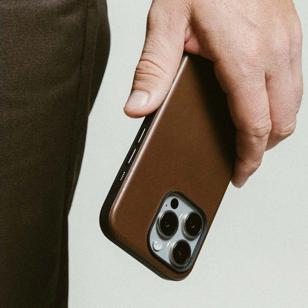 Nomad Modern Leather Case Apple iPhone 16 - Braun