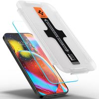 Spigen GLAStR Fit Displayschutzfolie  + Applicator für das iPhone 13 Pro Max