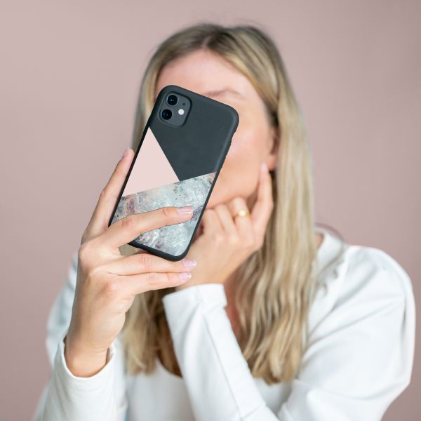 imoshion Design Hülle für das iPhone 13 - Marble - Rosa / Schwarz