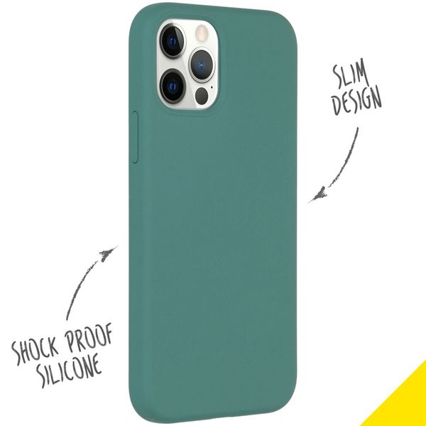 Accezz Liquid Silikoncase Apple iPhone 12 (Pro) - Dunkelgrün