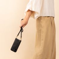 Selencia Crossbody-Telefonband aus echtem Leder - Schwarz