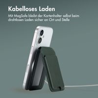 Accezz Leder-Wallet mit Standfunktion - Geeignet für MagSafe und Qi2 - Cedar Green