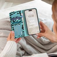imoshion ﻿Design Klapphülle für das Apple iPhone SE (2022 / 2020) / 8 / 7 / 6(s) - Black Blue Stripes
