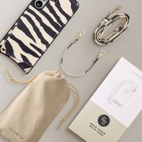 Selencia Nova HandyHülle mit Kordel und Kartenhalter Samsung Galaxy S25 FE - Zazzy Zebra