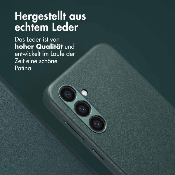 Accezz 2-in-1 Klapphülle aus Leder mit MagSafe für das Samsung Galaxy S24 Plus - Cedar Green