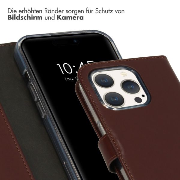 Selencia Echtleder Klapphülle für das iPhone 15 Pro - Braun